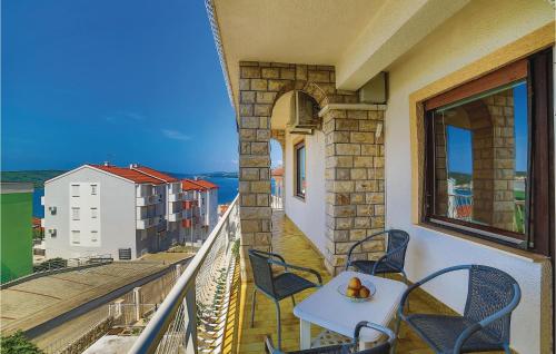 Balkón alebo terasa v ubytovaní Two-Bedroom Apartment With Sea View In Okrug Gornji