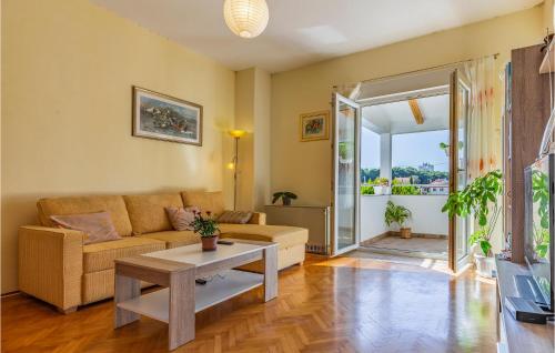 2 Bedroom Stunning Apartment In Pula