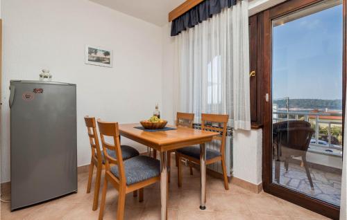 Balkón alebo terasa v ubytovaní Amazing Apartment In Barbat Na Rabu