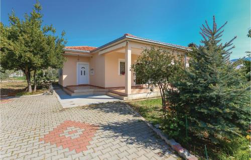 Three-Bedroom Holiday Home In Kastel Stafilic