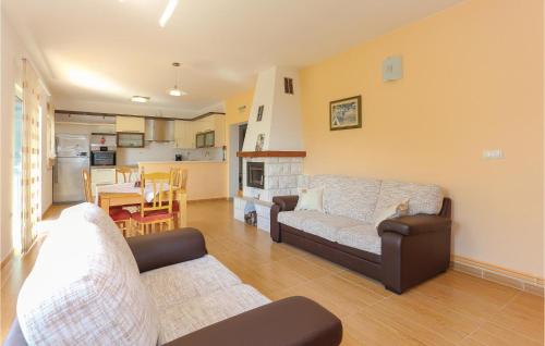Three-Bedroom Holiday Home In Kastel Stafilic
