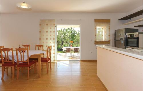 Three-Bedroom Holiday Home In Kastel Stafilic