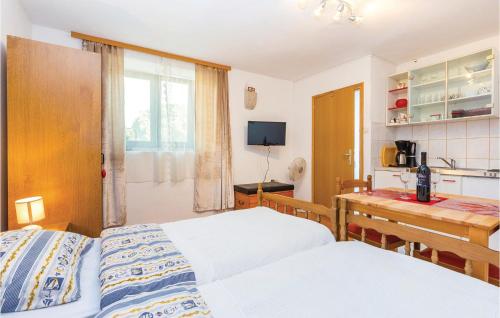 Posteľ alebo postele v izbe v ubytovaní Gorgeous Apartment In Bakar With Wifi
