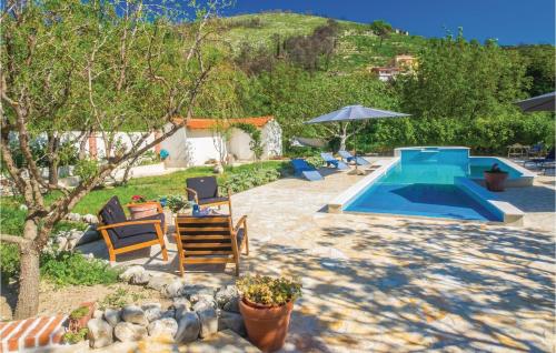 Nice Home In Zrnovnica With Jacuzzi