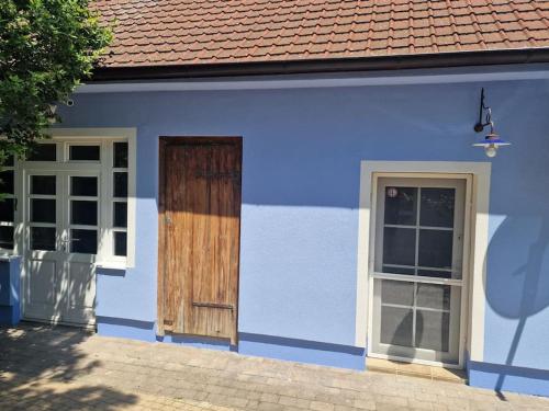Bangunan di mana terletaknya rumah percutian