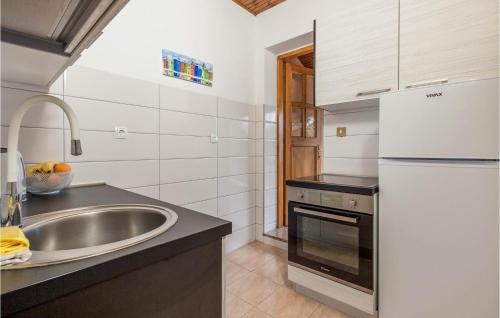 2 Bedroom Lovely Apartment In Lovran