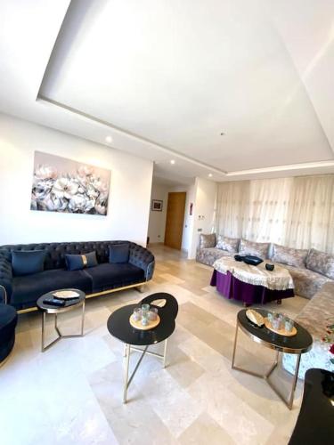 Luxurious and modern 2BR with View and Poolにあるシーティングエリア