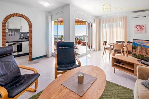 Wonderful Apt with Sea View & Large Terrace