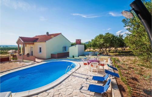 Two-Bedroom Holiday Home In Vrana