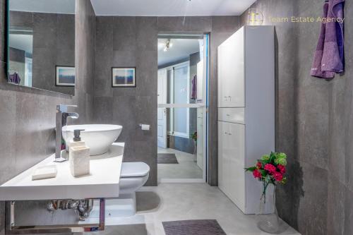 Wonderful Apt with Sea View & Large Terrace