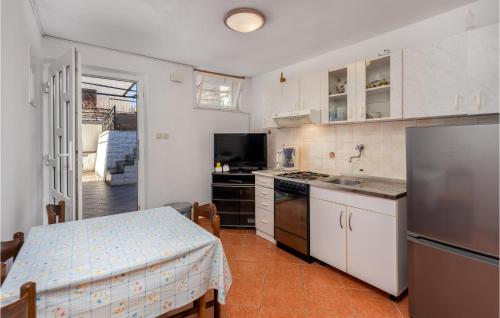 2 Bedroom Beach Front Apartment In Senj