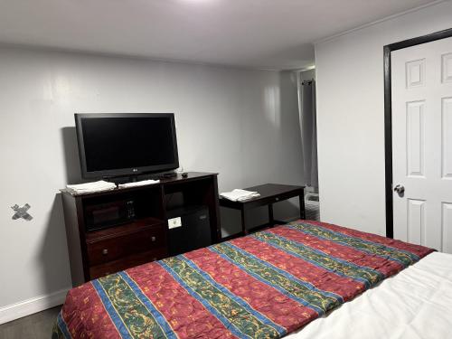 Ένα ή περισσότερα κρεβάτια σε δωμάτιο στο Budget Inn