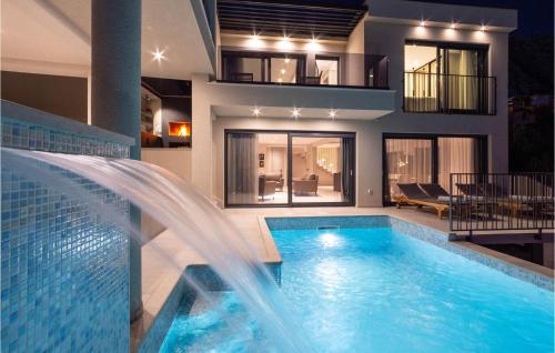 Amazing Home In Makarska With Jacuzzi