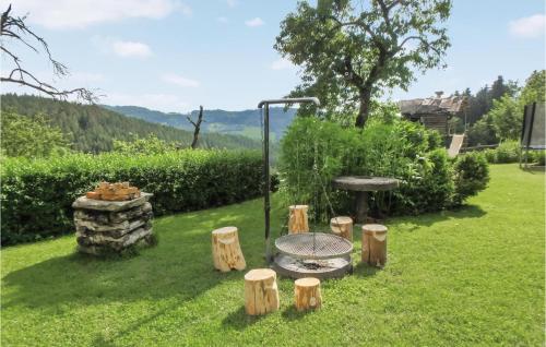 Cảnh núi rừng hoặc tầm nhìn ra núi từ căn hộ