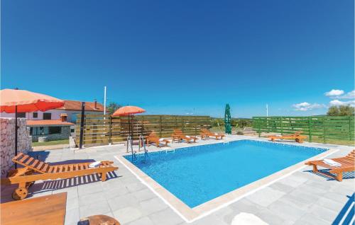 Six-Bedroom Holiday Home In Donje Rastane