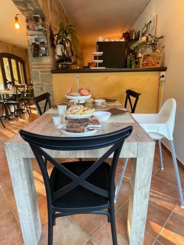 a table with food on it in a kitchen at L'Incanto dei Sibillini in Cessapalombo