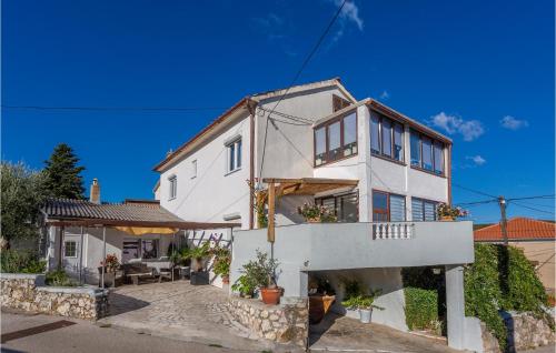 Cozy Apartment In Vrbnik With Wifi