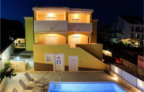 Nice Apartment In Zecevo Rogoznicko