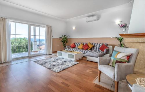 Gorgeous Home In Dramalj