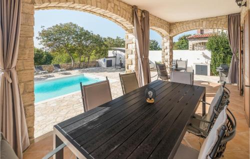 Πισίνα στο ή κοντά στο Gorgeous Home In Cabrunici With Wifi