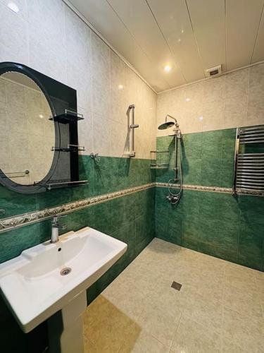 Bilik mandi di COP-29 apartment