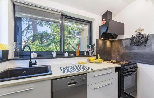 Gorgeous Apartment In Pula