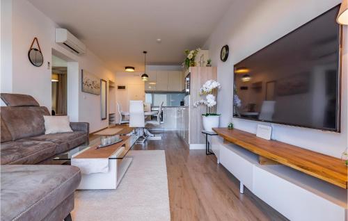 Χώρος καθιστικού στο Stunning Apartment In Medulin With Wifi