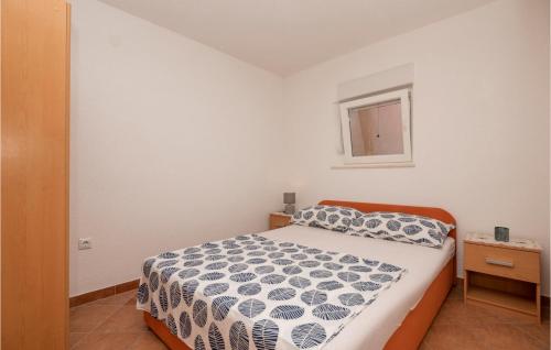Postel nebo postele na pokoji v ubytování Apartment Podaca With Sea View 307