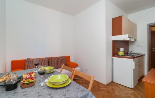 Kuchyňa alebo kuchynka v ubytovaní Apartment Podstrana 3