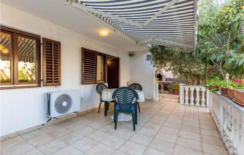 Fotografie z fotogalerie ubytování Cozy Apartment In Kornic With Wifi v destinaci Kornić