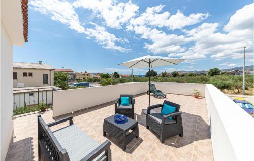 2 Bedroom Beach Front Apartment In Kastel Stari