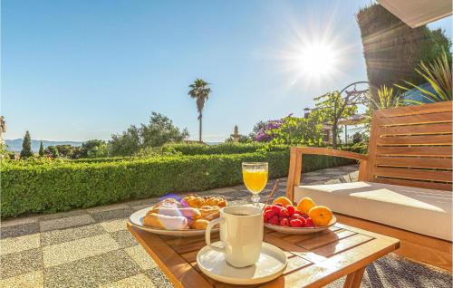 a tray of fruit and a glass of wine on a table at Gorgeous Home In Nigüelas With Wifi in Nigüelas