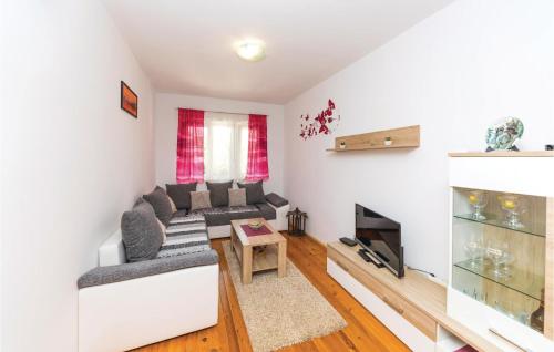 Lovely Apartment In Kastel Stari