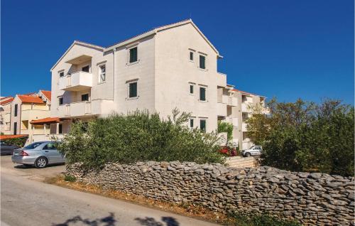 Two-Bedroom Apartment In Supetar