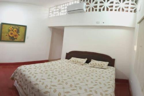 a bedroom with a bed in a room at campestre, naturaleza, confort, familiar in Turbaco