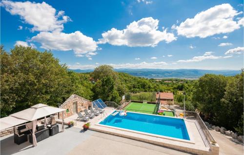 Four-Bedroom Holiday Home In Lokvicici