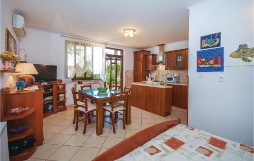 Amazing Apartment In Lovran With Wifi
