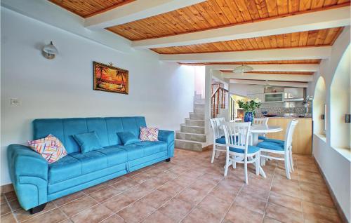 Posezení v ubytování Two-Bedroom Holiday Home In Vela Luka
