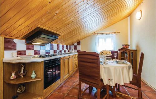 2 Bedroom Stunning Apartment In Novi Vinodolski