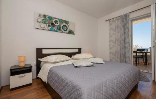 Two-Bedroom Apartment In Makarska
