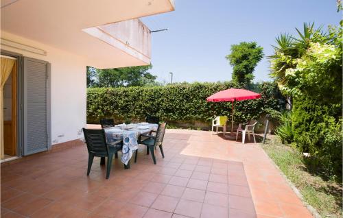 Κήπος έξω από το Beautiful Home In Nicotera Marina