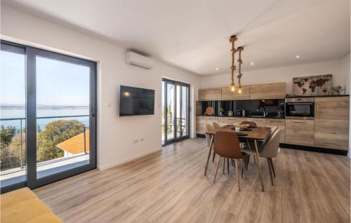 2 Bedroom Stunning Apartment In Dramalj