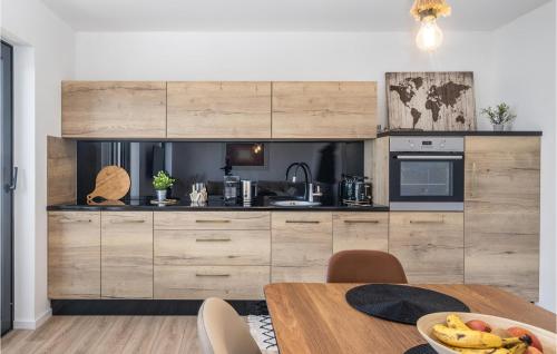 2 Bedroom Stunning Apartment In Dramalj