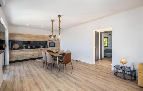 2 Bedroom Stunning Apartment In Dramalj