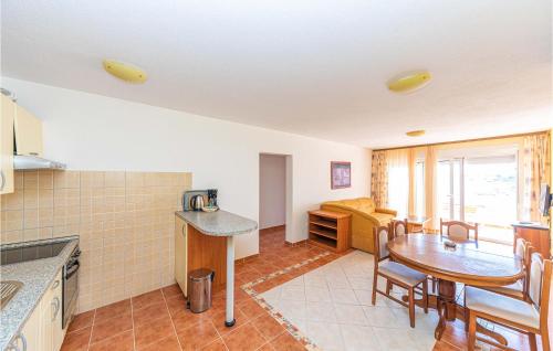 Amazing Apartment In Okrug Gornji With Wifi