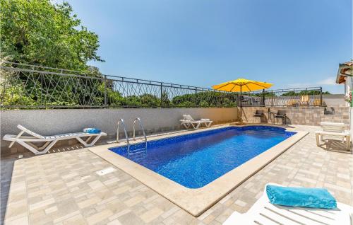 Gorgeous Apartment In Pula With Kitchen