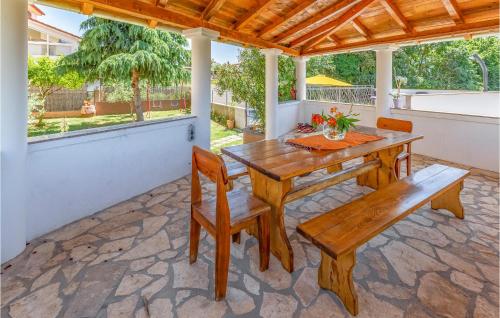 Beautiful Apartment In Pula With Swimming Pool