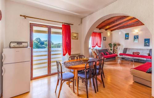 Beautiful Apartment In Pula With Swimming Pool