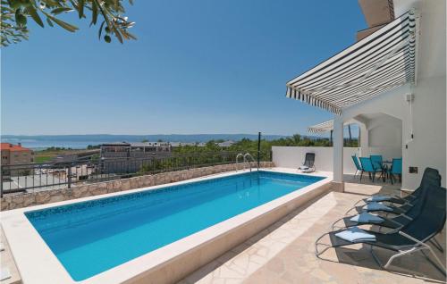 Fotografia z galérie ubytovania Six-Bedroom Holiday Home In Omis v Omise