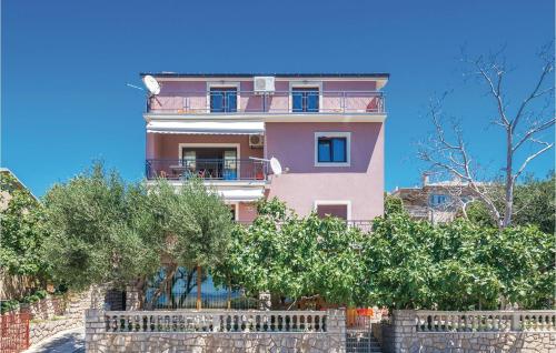 Cozy Apartment In Novi Vinodolski With Wifi